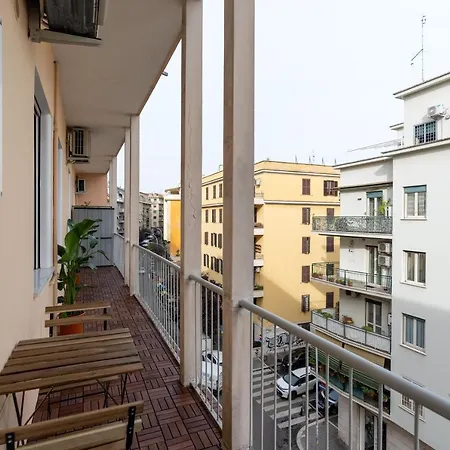 15 Minutes From The Centre Free Wi-fi & A/c Apartment